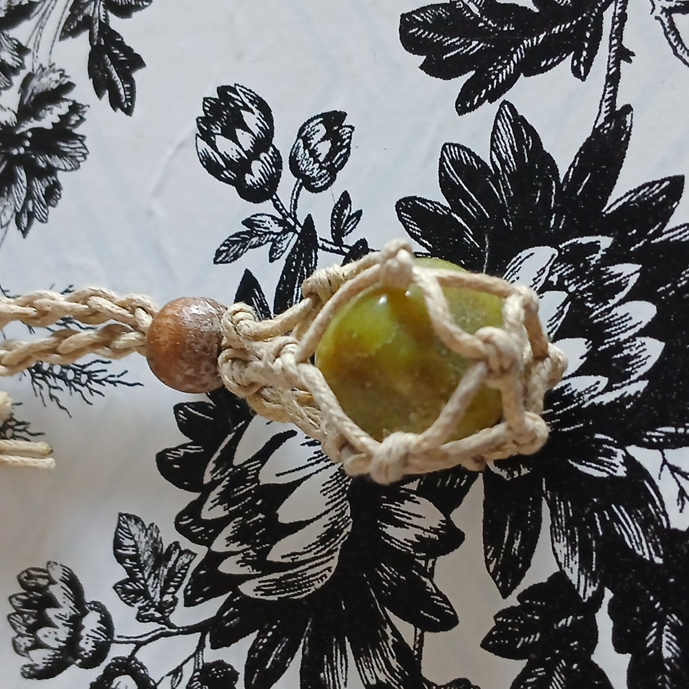 Handcrafted Adjustable Macrame Braided Hanger Basket Green Bead Stone Necklace - Picture 6 of 10